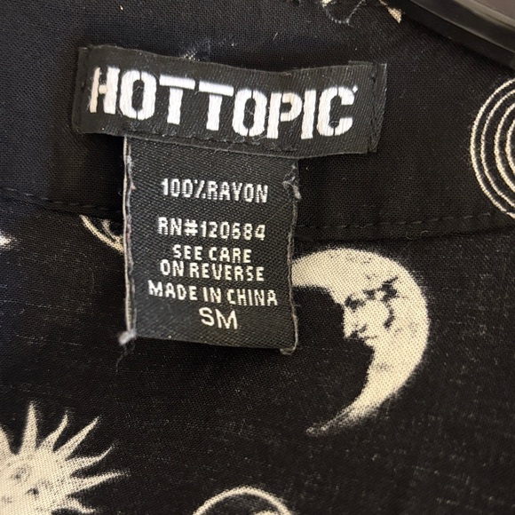 Women’s opened shoulder Hot Topic Black Kimono with Celestial Patterns sz S - Picture 2 of 7